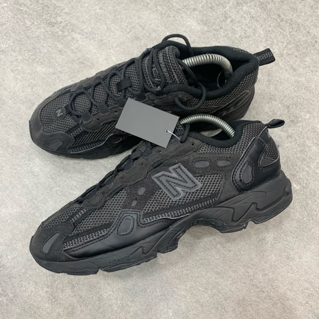 New Balance 827 Black