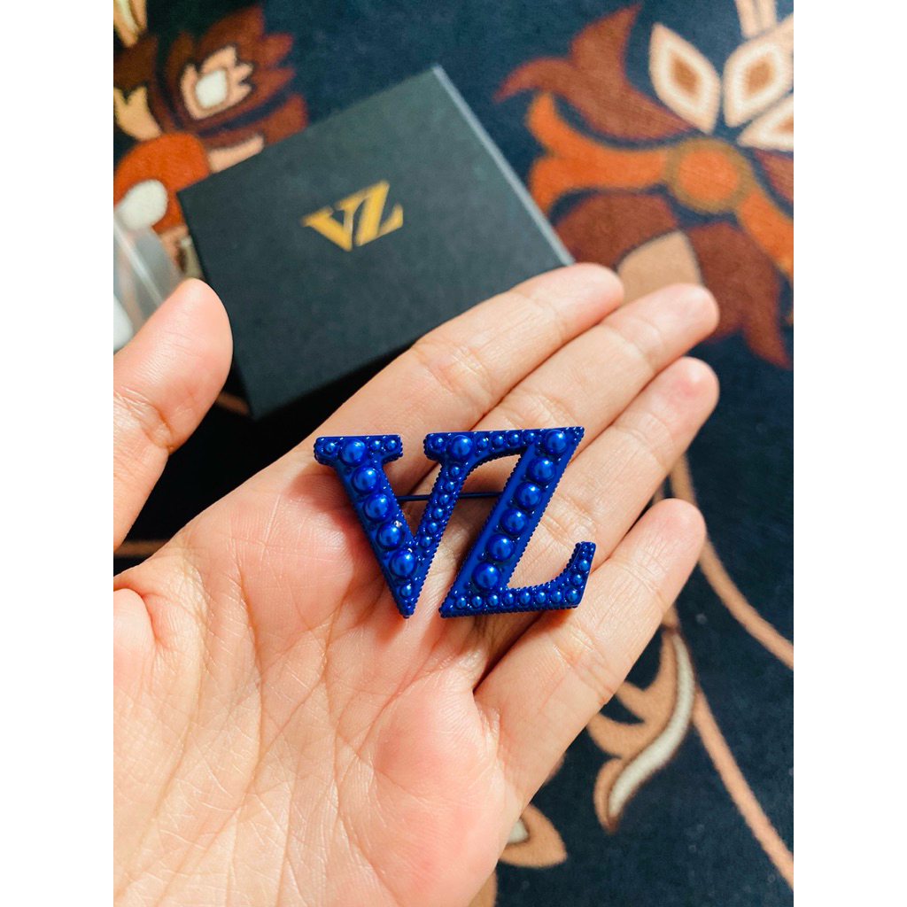 VIVI ZUBEDI - NEW GLEAM BROOCH SODALITE BLUE VZ
