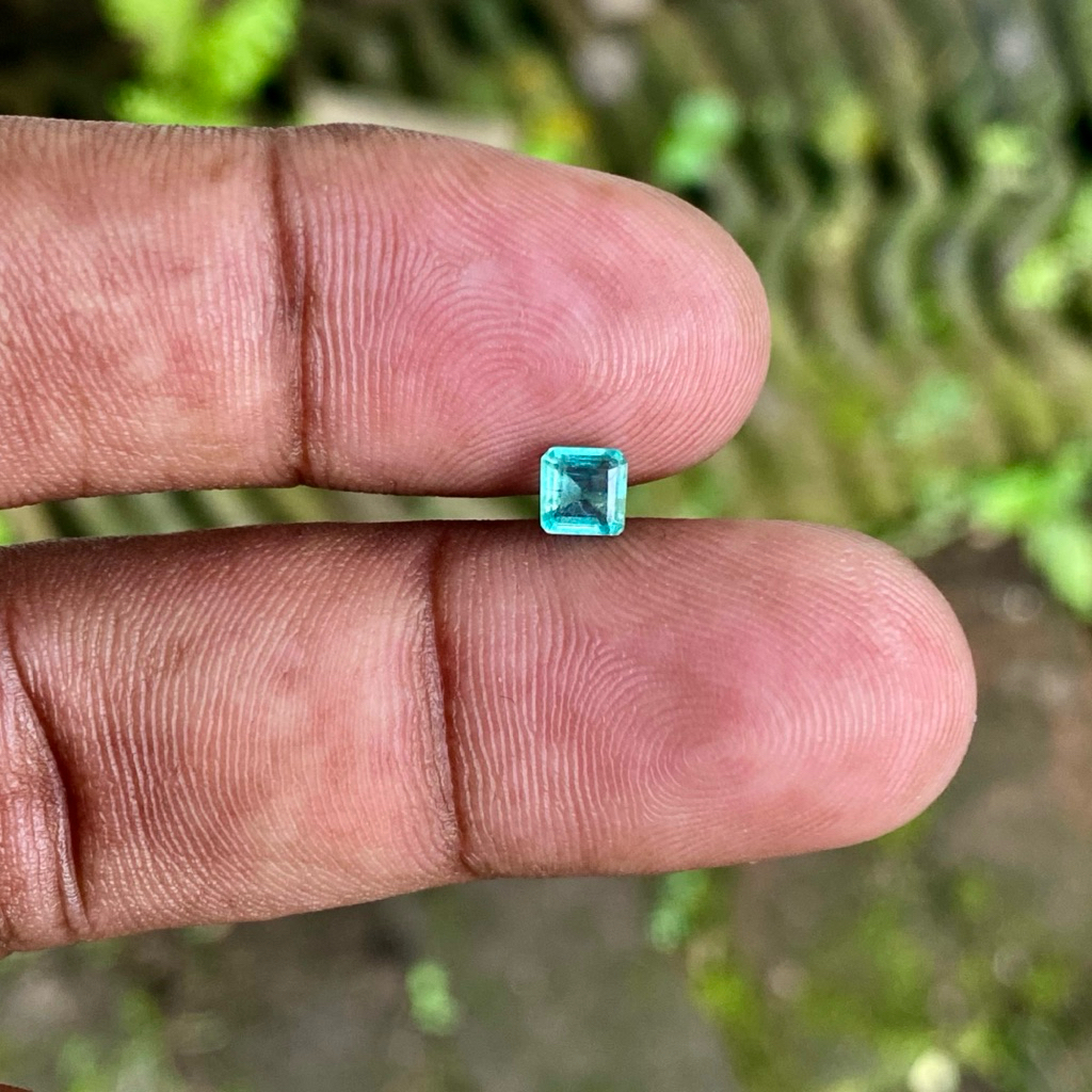 batu permata Zamrud Colombia natural Zambian emerald jamrud ukuran Kecil kotak dim 4x4x3 CT 0.45