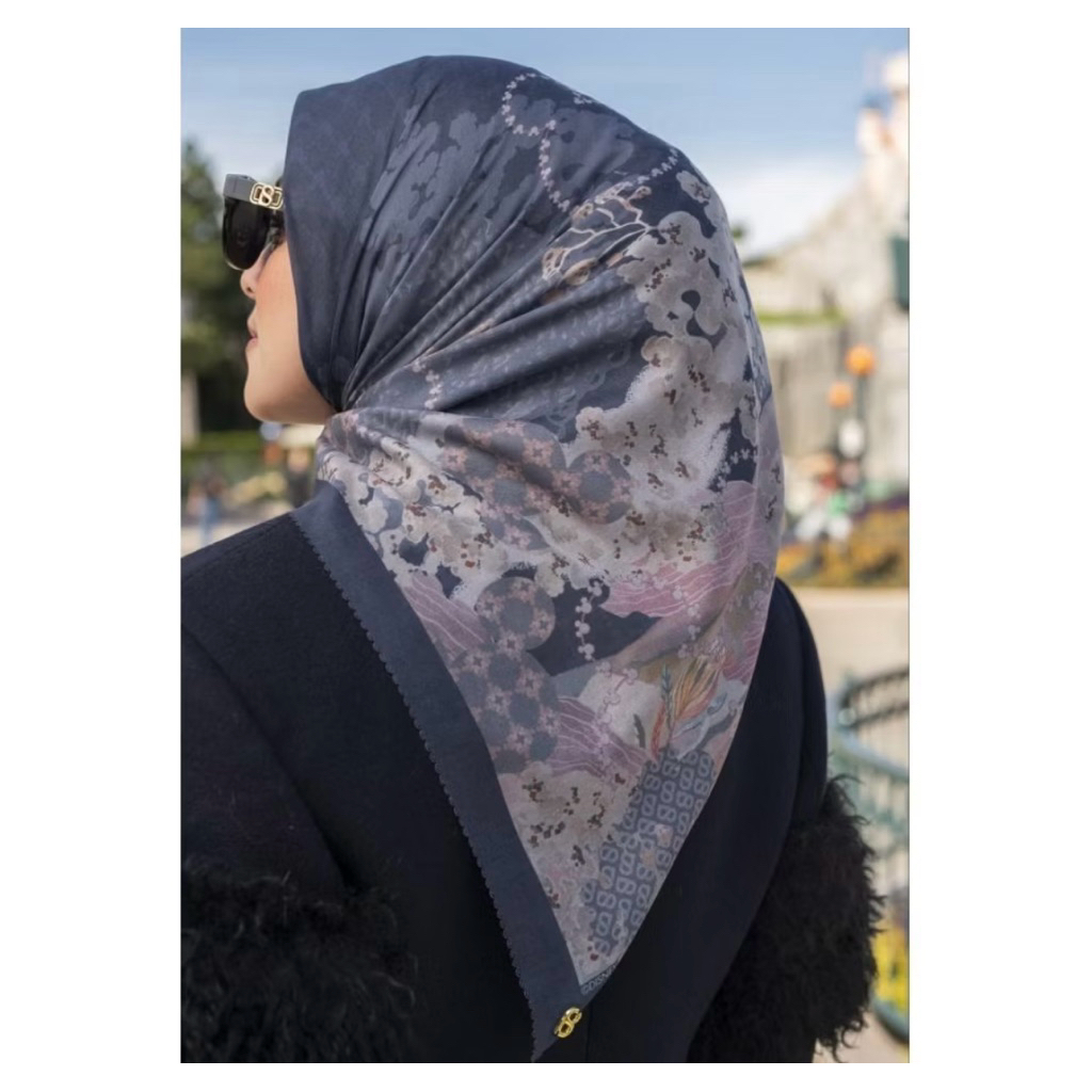 PRELOVED SCARF BUTTONSCARVES X DISNEY