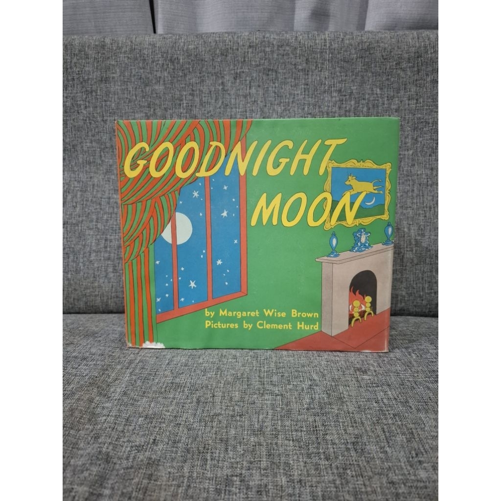 Goodniht Moon by Margaret Wise Brown - Hardcover