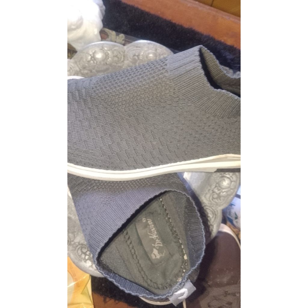 sepatu cowok ukuran 41 merk dr Kevin preloved second