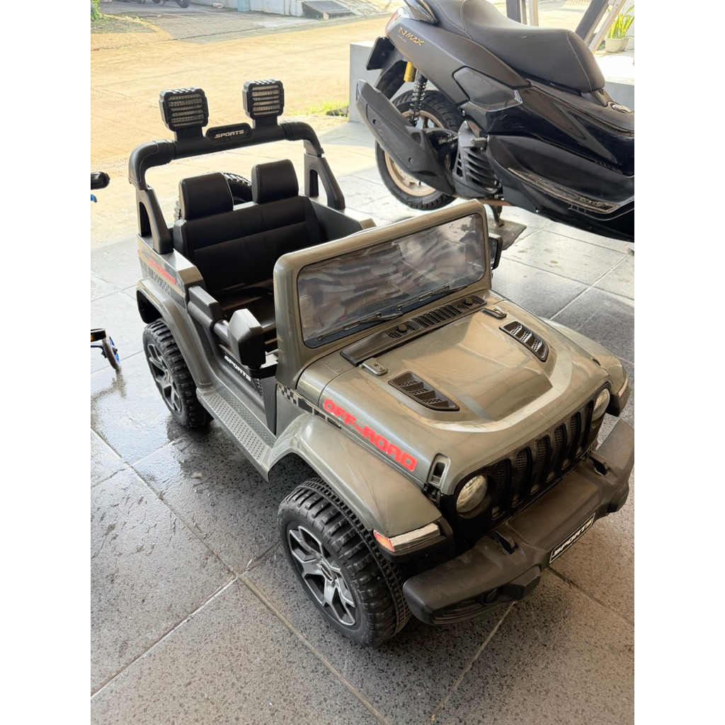 MOBIL AKI JEEP MAINAN ANAK BEKAS (dijual cepat)