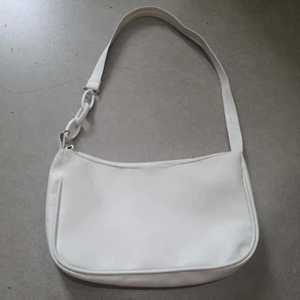 Tas selempang pre-loved bekas