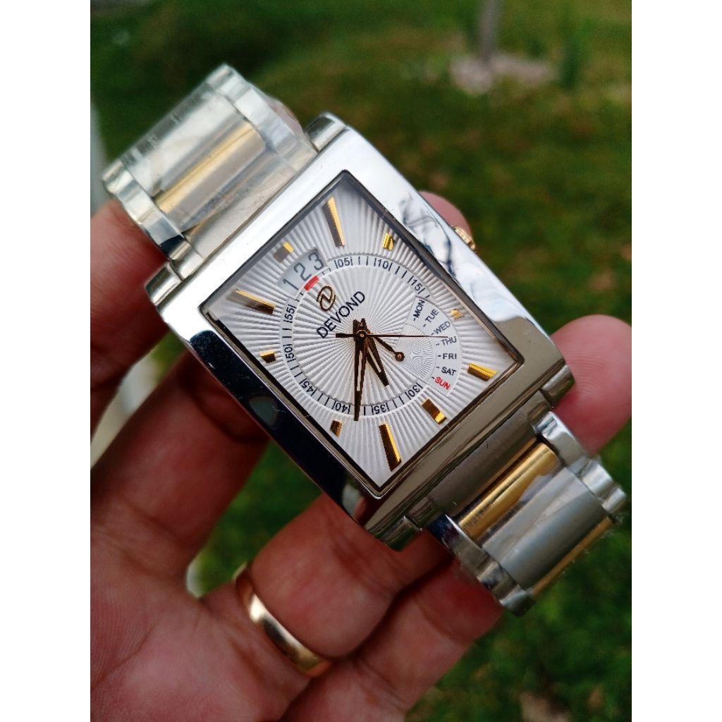 jam tangan pria Devond kotak