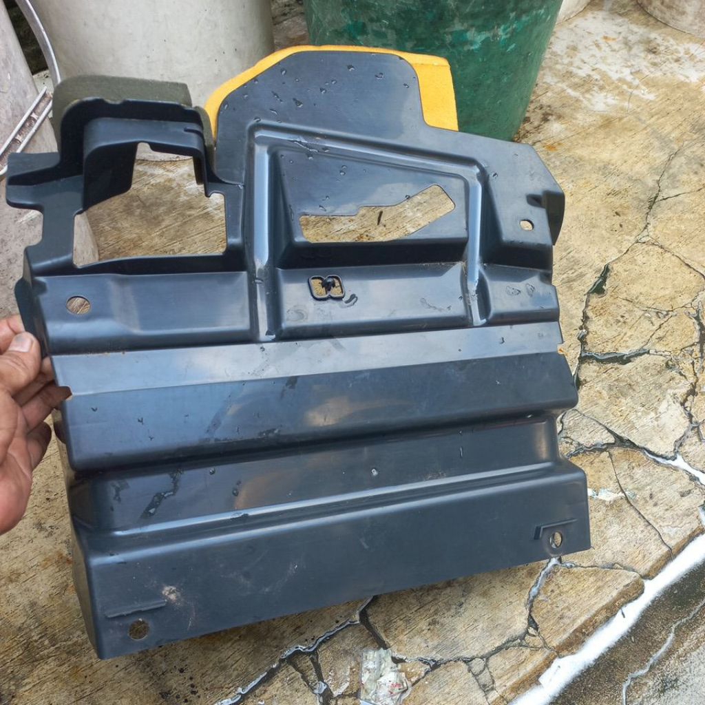 COVER RADIATOR KANAN AVANZA 2011 ORIGINAL