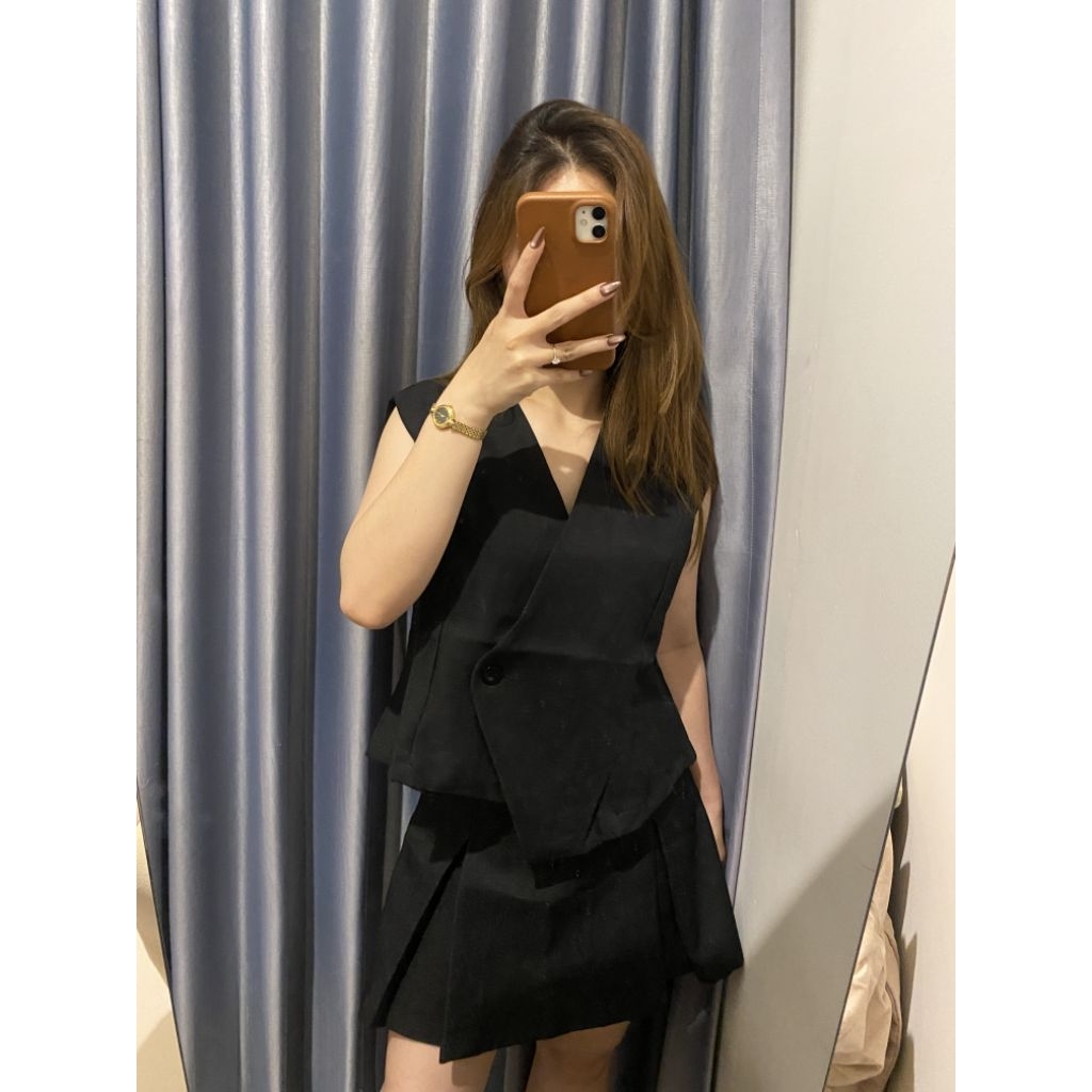 Atasan Wanita Vest Hitam Elegan V-Neck Asimetris | Blouse Tanpa Lengan Korean Style
