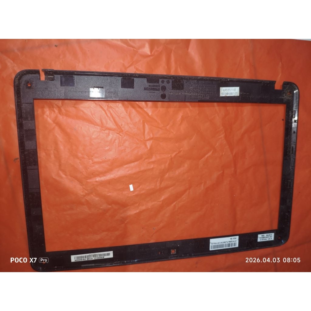 frame lcd laptop Toshiba l735 ori