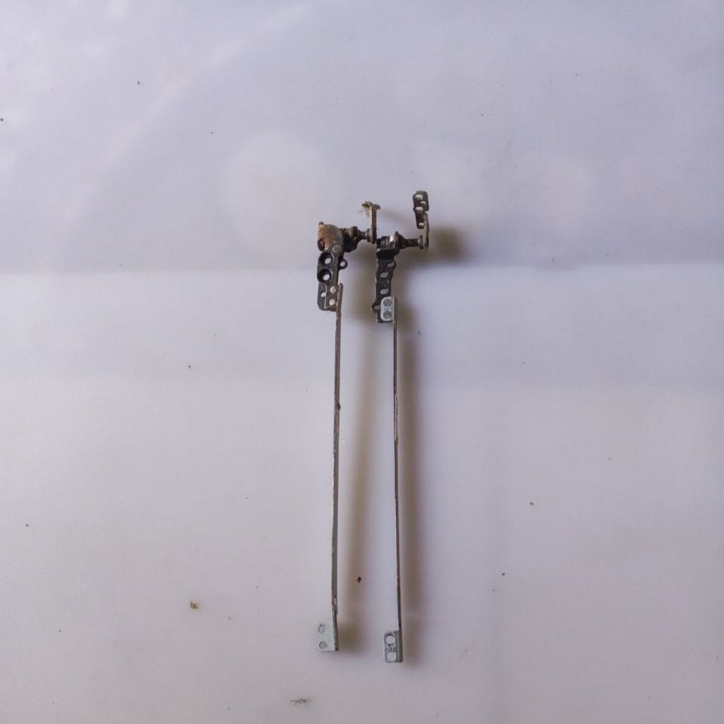 Engsel laptop Toshiba NB520