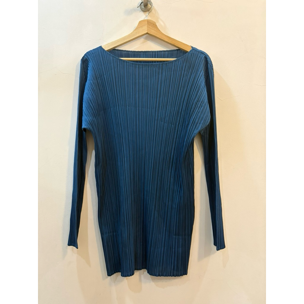 Pleats please top