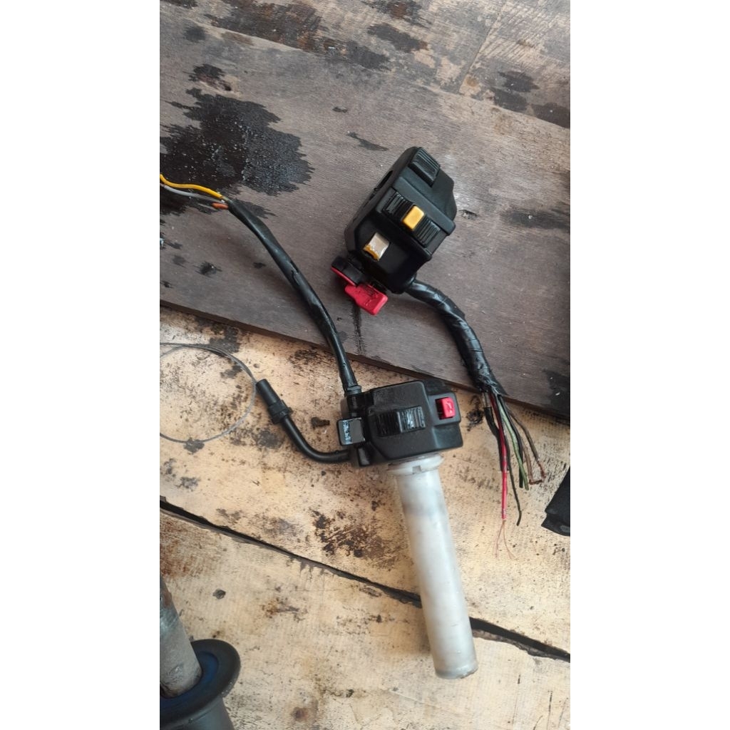 HOLDER SAKLAR TORNADO GX GS ORI SET KANAN KIRI