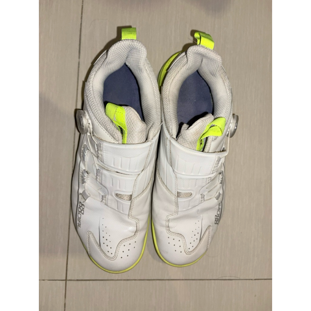 Sepatu badminton Yonex Dial 88 Yellow White