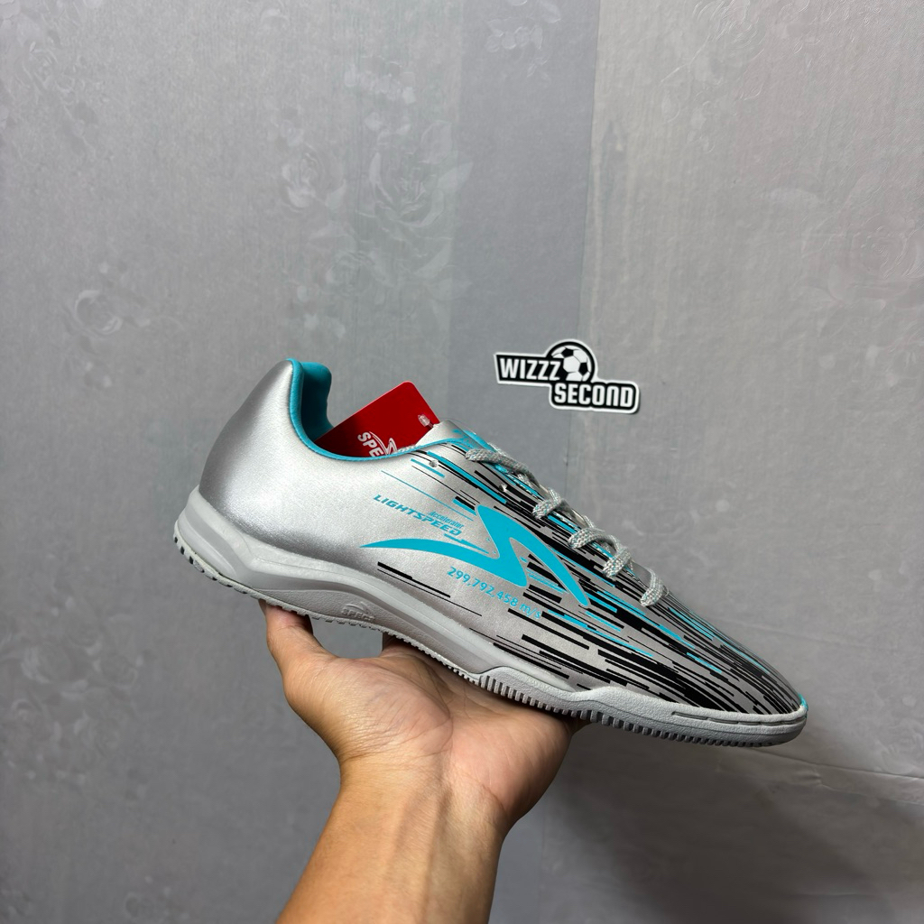 Lightspeed Reborn In Silver Black Aqua Size 40 New