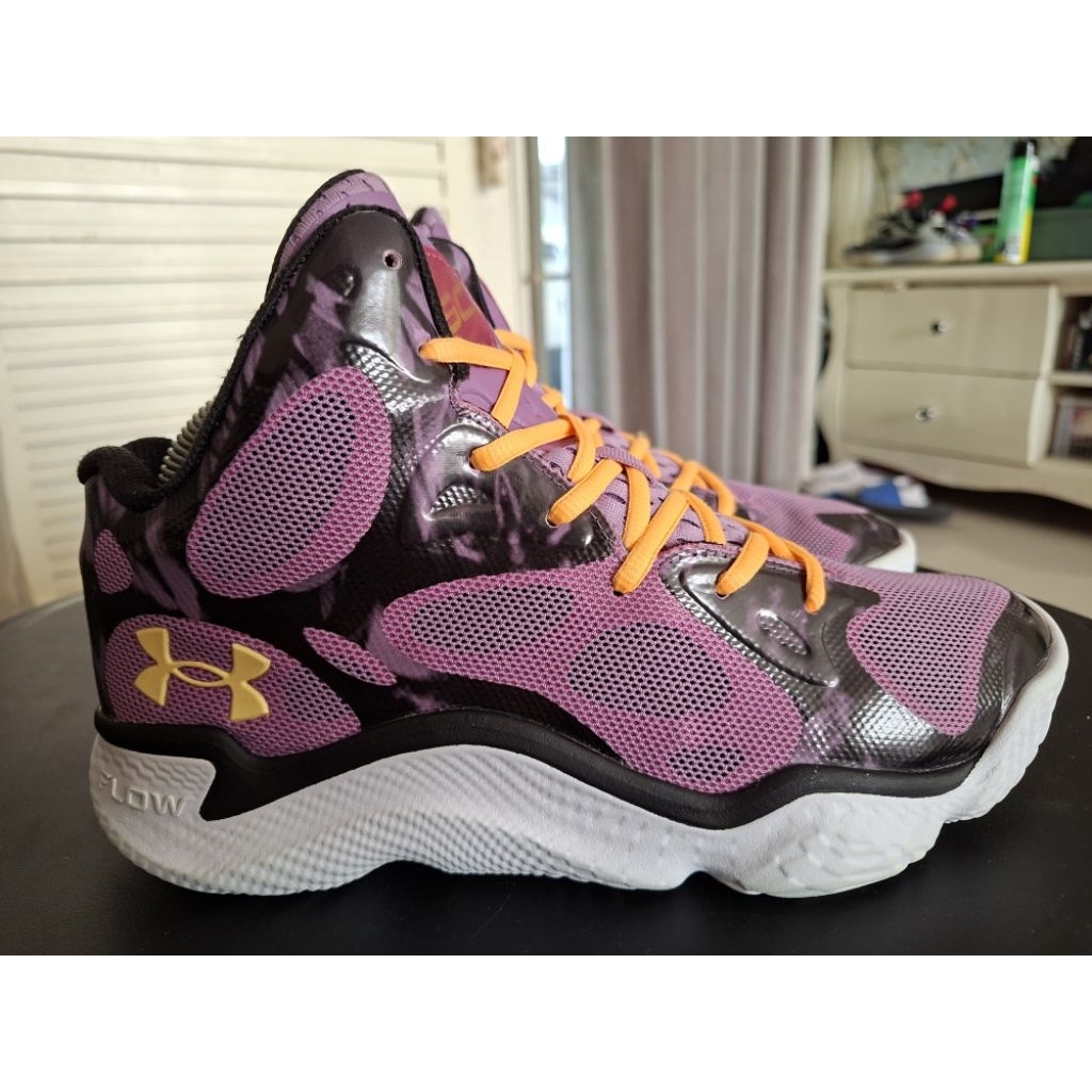Sepqtu basket UA Curry flotro2 seken like new sz 42,5 insole 27 cm layak koleksi jaminan original