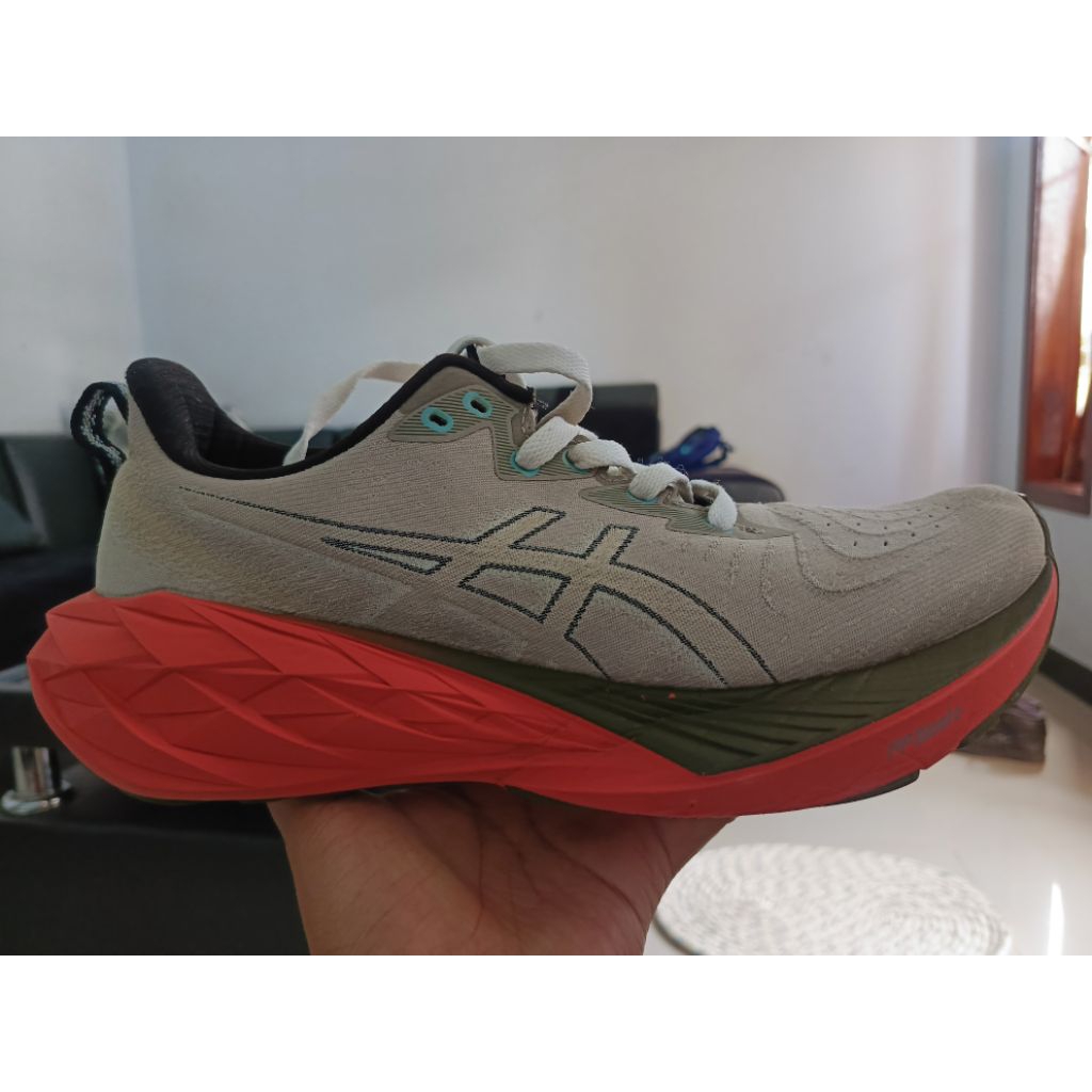 Asics Novablast 4 second original
