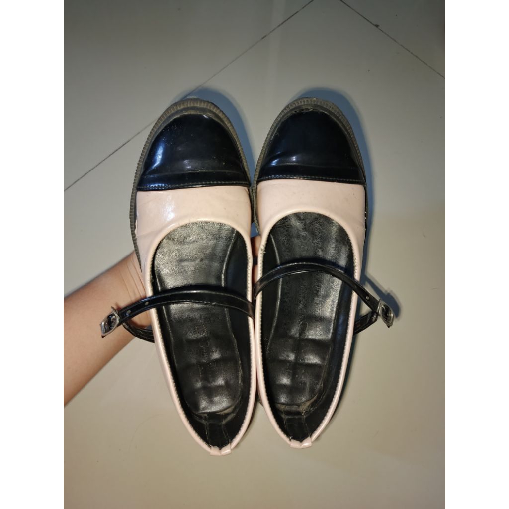 Preloved Sepatu Docmart Wanita Loafers, Size 39