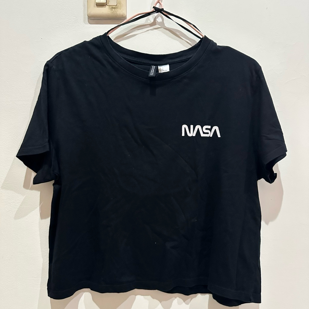 preloved h&m nasa tshirt crop black size L | hm hnm kaos cropped pl prelov