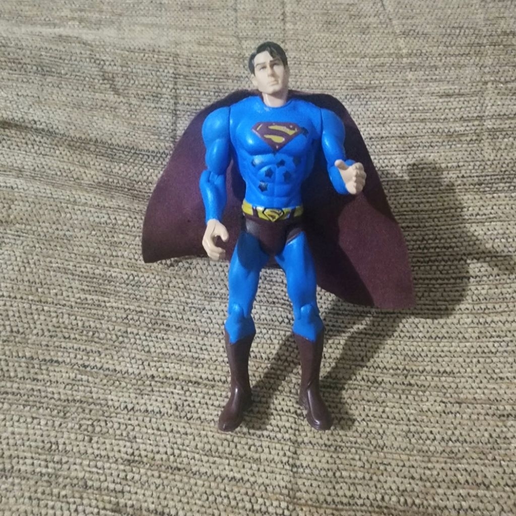 SUPERMAN ACTION FIGURE