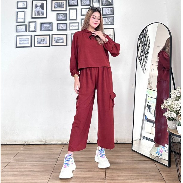 Setelan Baju Wanita One Set Hoodie Celana Kargo