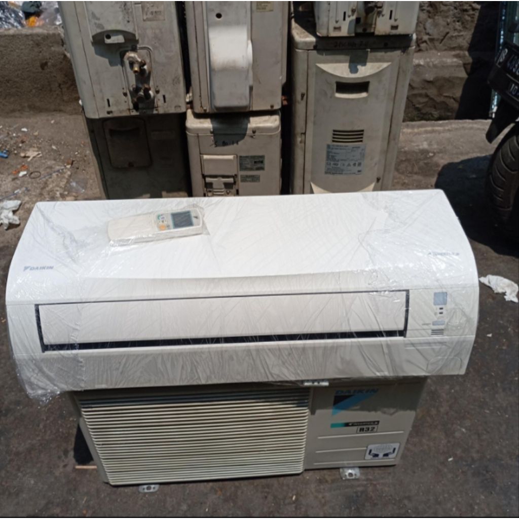 Ac second daikin thailand 1/2pk inverter original