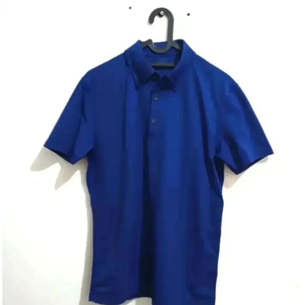 Kaos Berkerah Pria. Merk Uniqlo