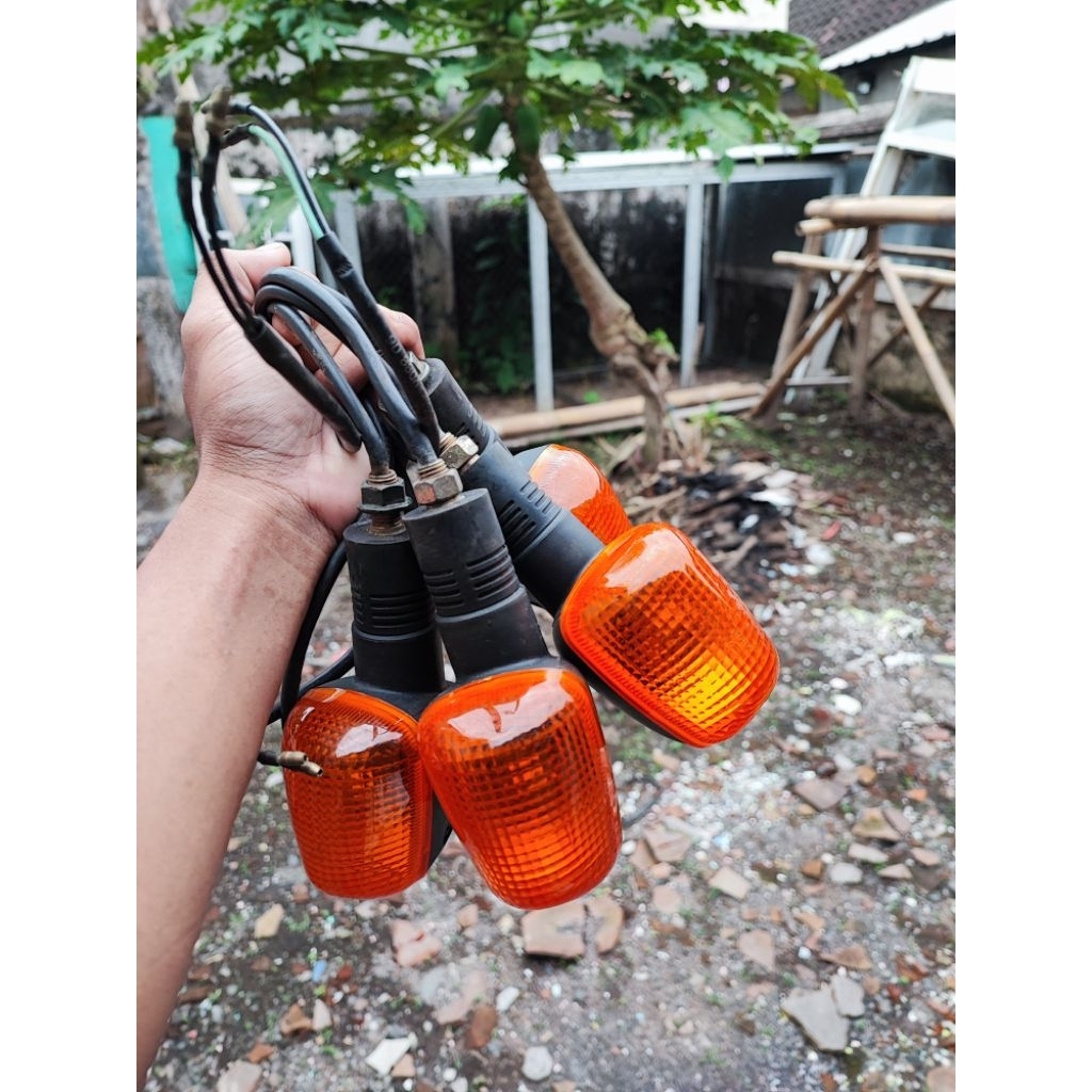 sein Suzuki thunder reting thunder lesting thunder 125 lampu sen thunder 125 original