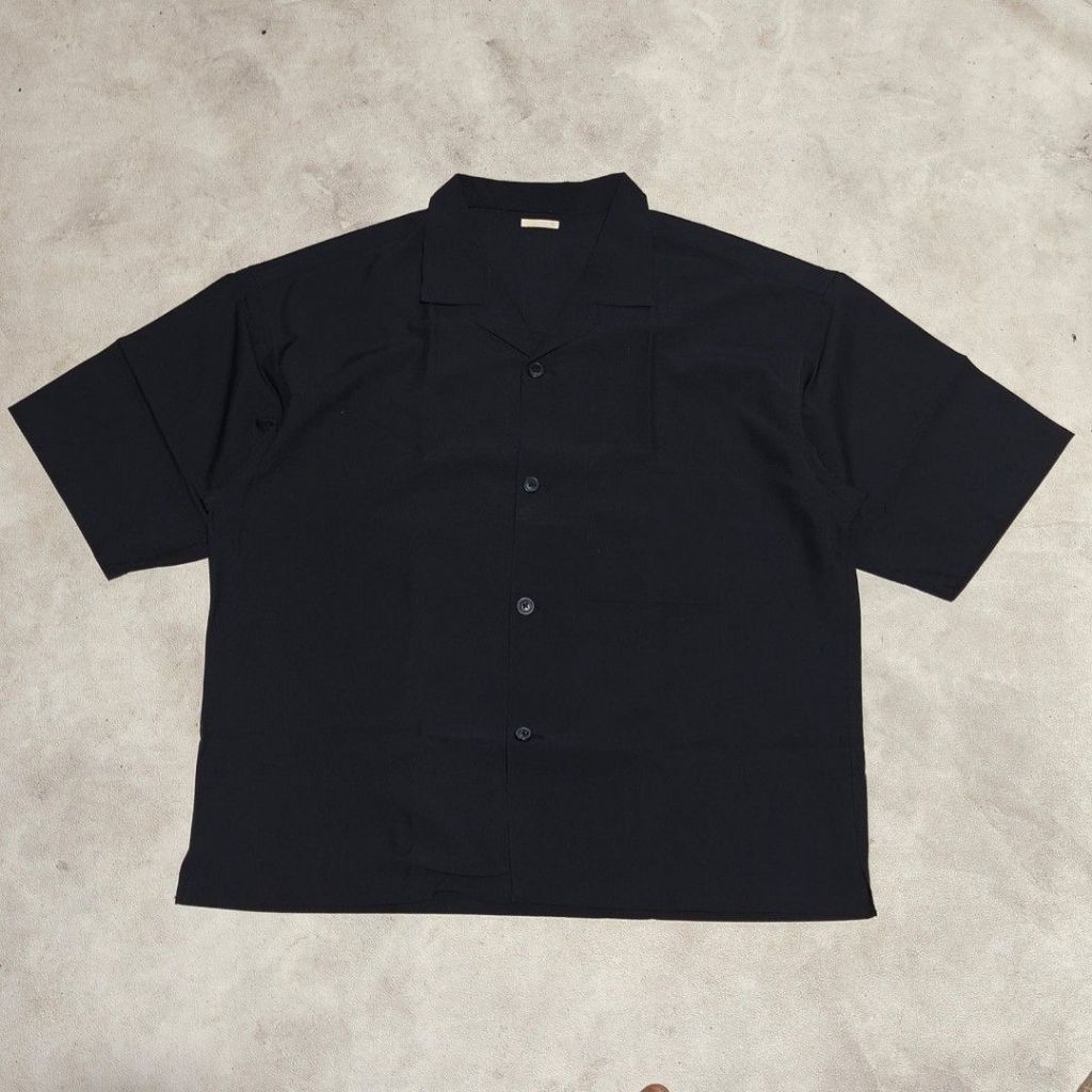 Kemeja tangan pendek pria open collar gu hitam