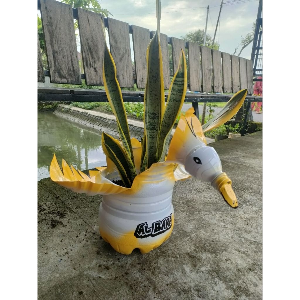 Pot Bunga Angsa Pot Galon Karakter Angsa Kuning Free Nama