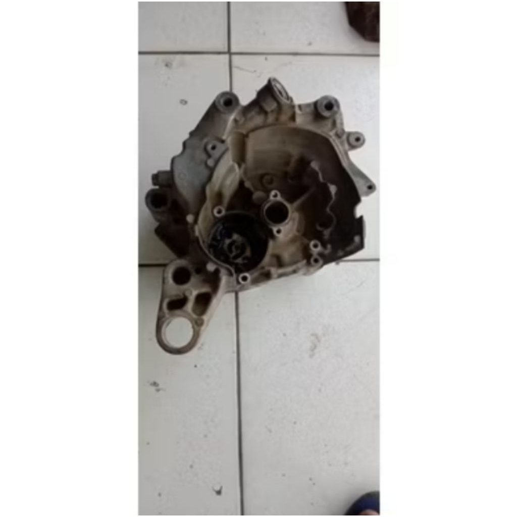 crankcase blok tengah kerengkes kalter kerengkes original bagian kanan ,beat karbu/scoopy karbu/spes