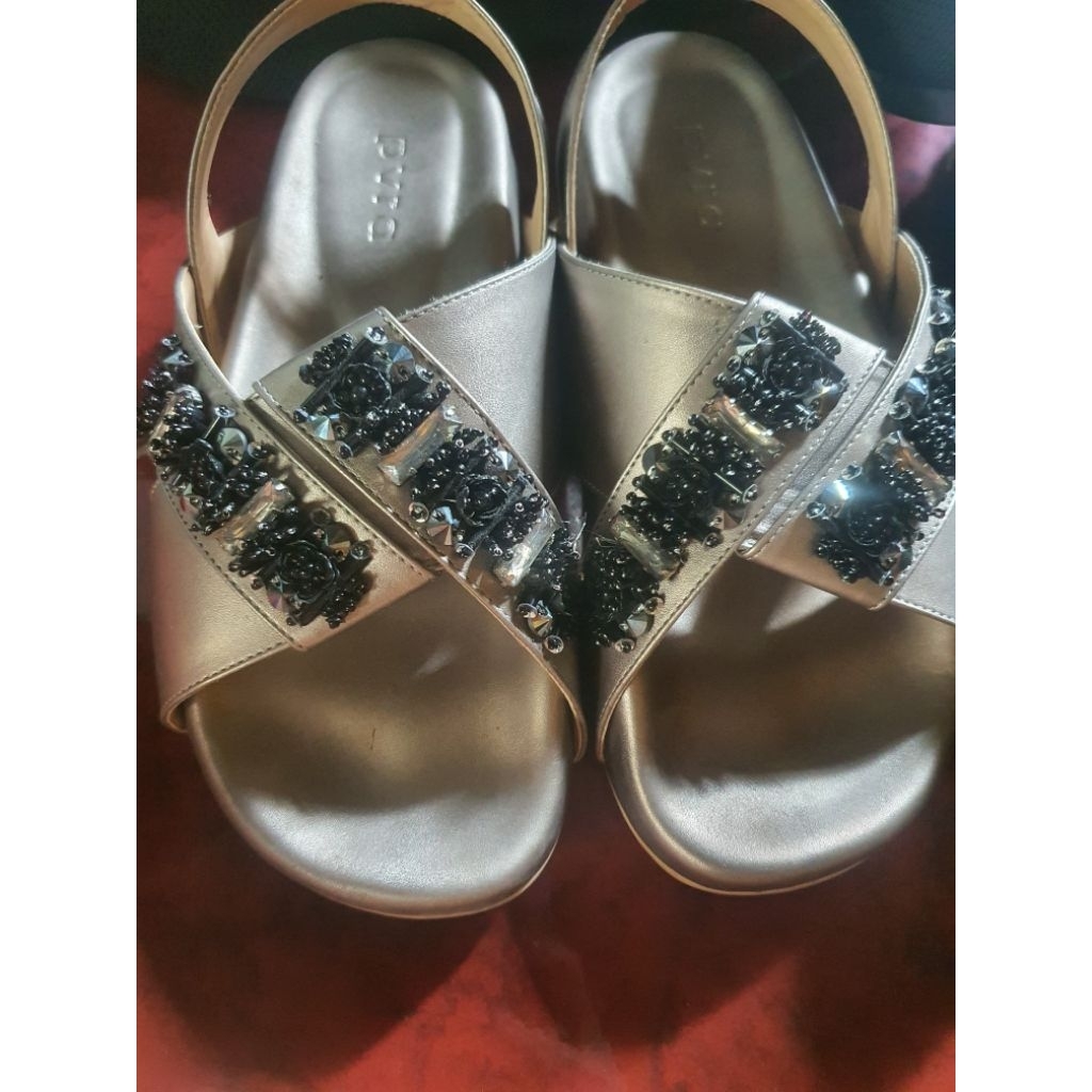 PVRA sandal preloved.