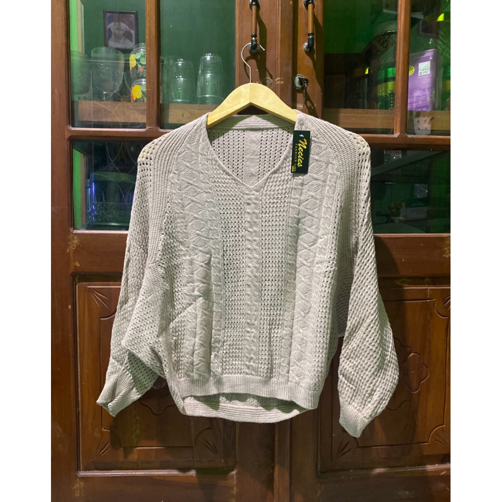 Batwing Blouse Cream- Atasan wanita