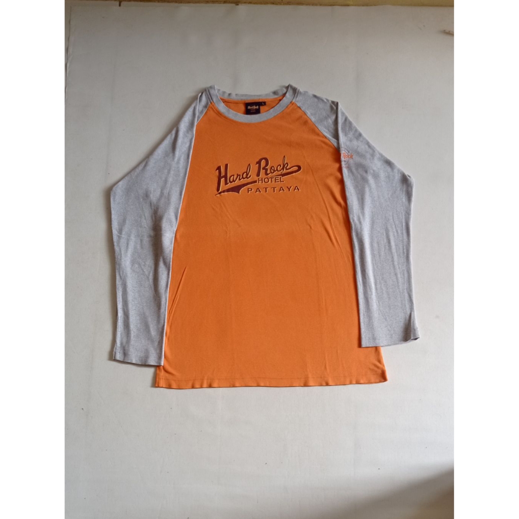 Kaos Vintage Raglan Longsleeve Hardrock Hotel Pattaya Warna Orange Size L Second Brand Hard Rock