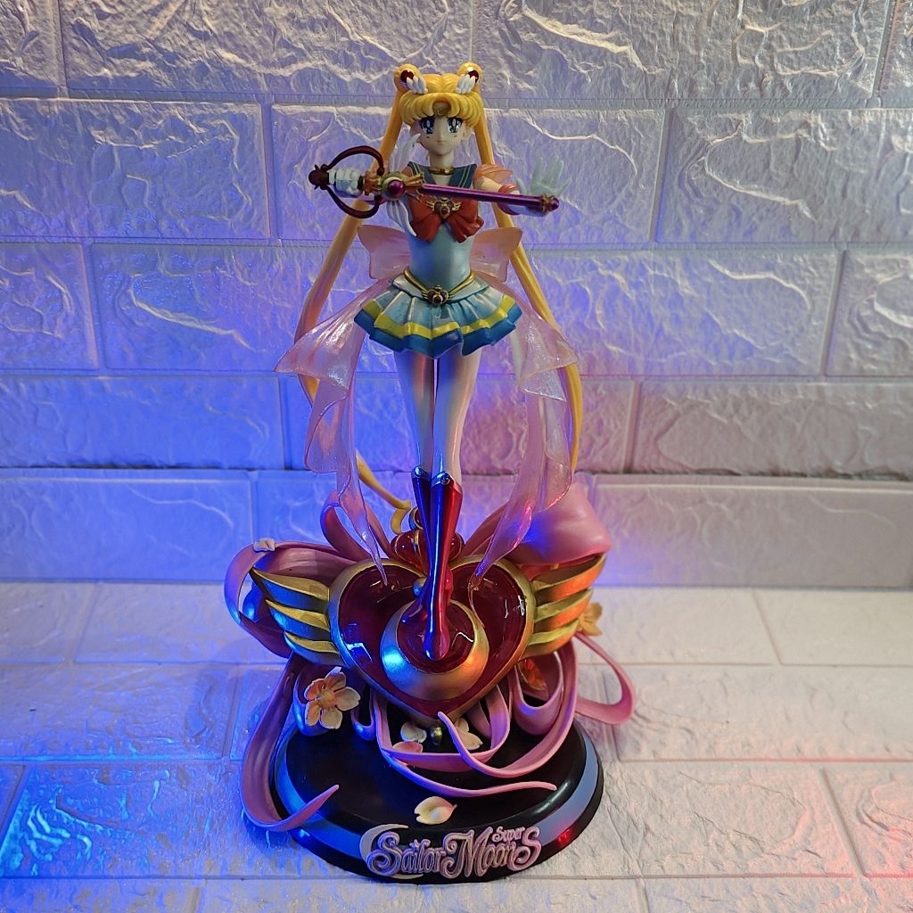 SAILOR MOON STATUE FIGURE