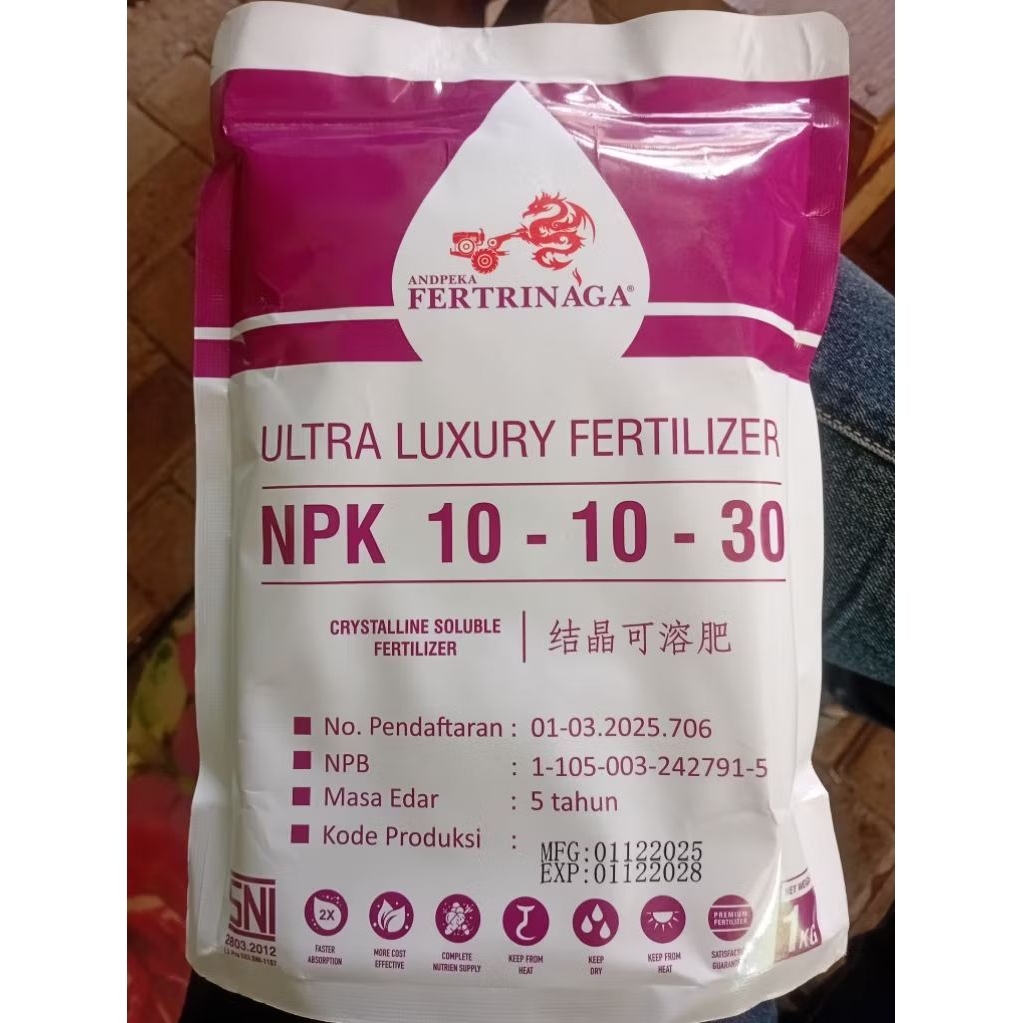 Pupuk NPK Boster Pembuahan 10 10 30 Crystal 1 Kg