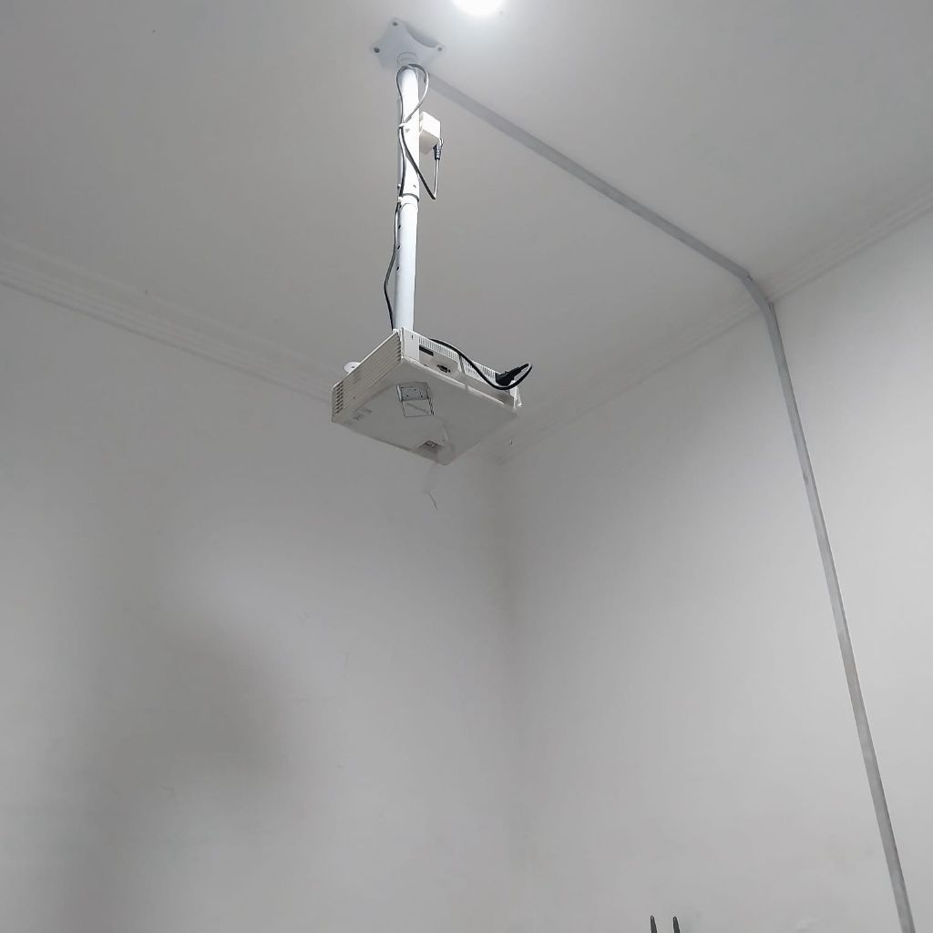 LCD projector preloved surabaya