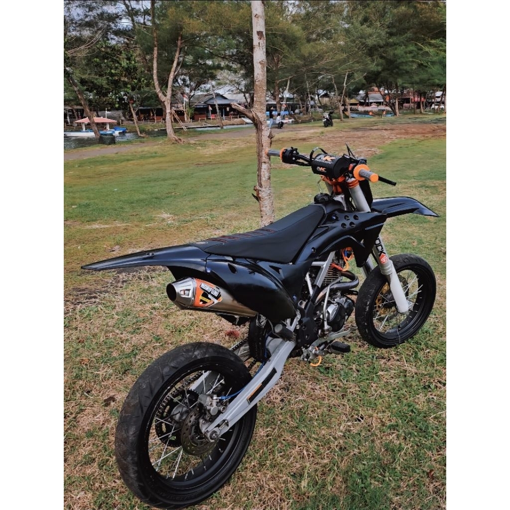 Body Gordons hitam