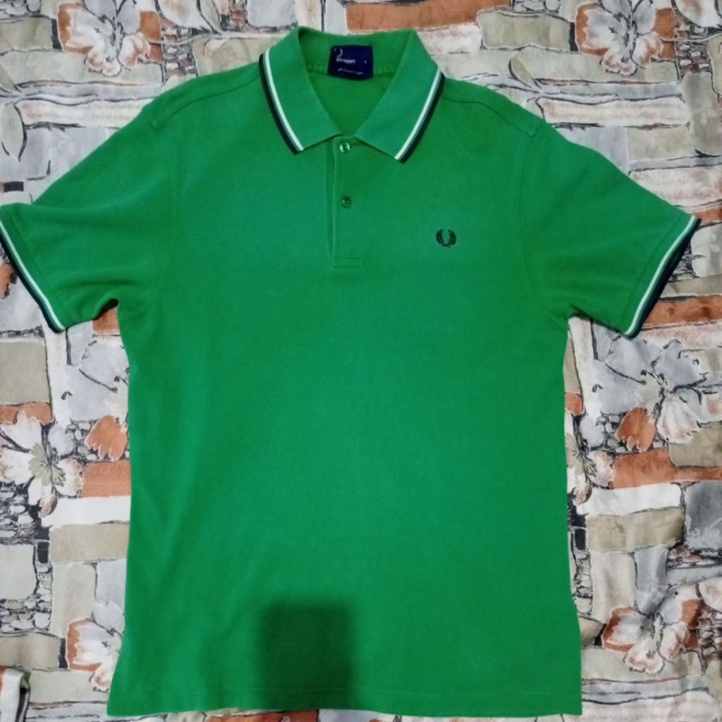 fred perry sz S on tag
