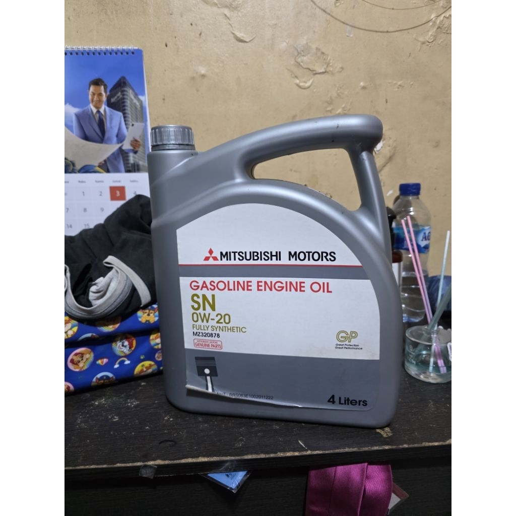 oli mitsubishi 0W-20 4 liter