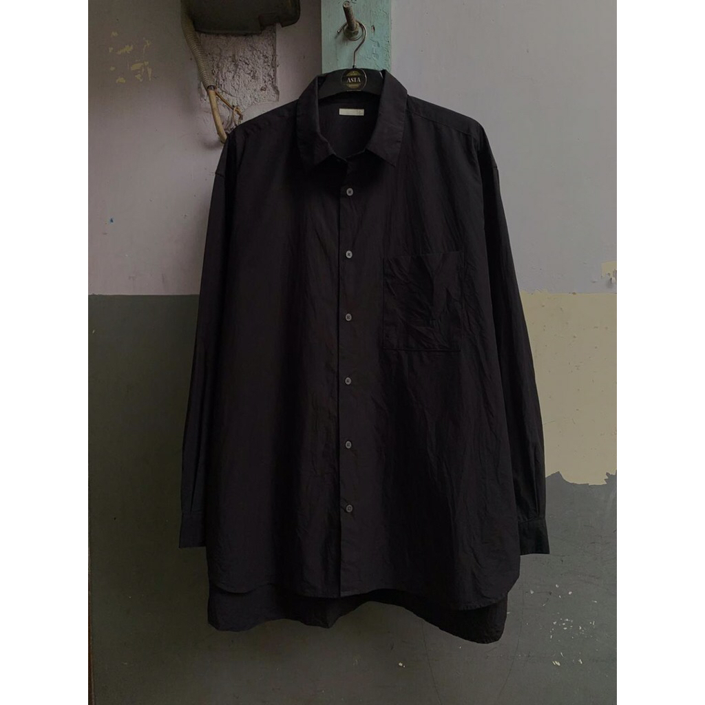 kemeja hitam GU lengan panjang preloved