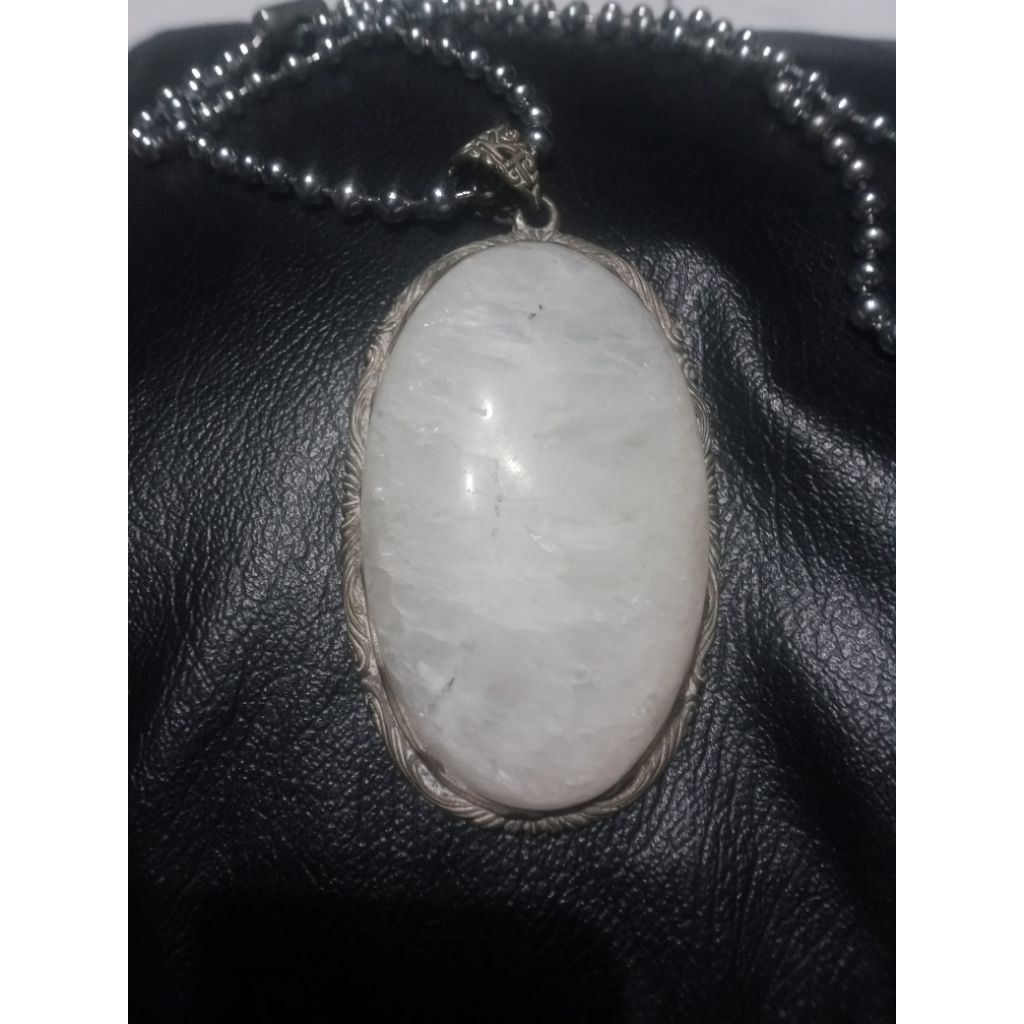 liontin batu kecubung es