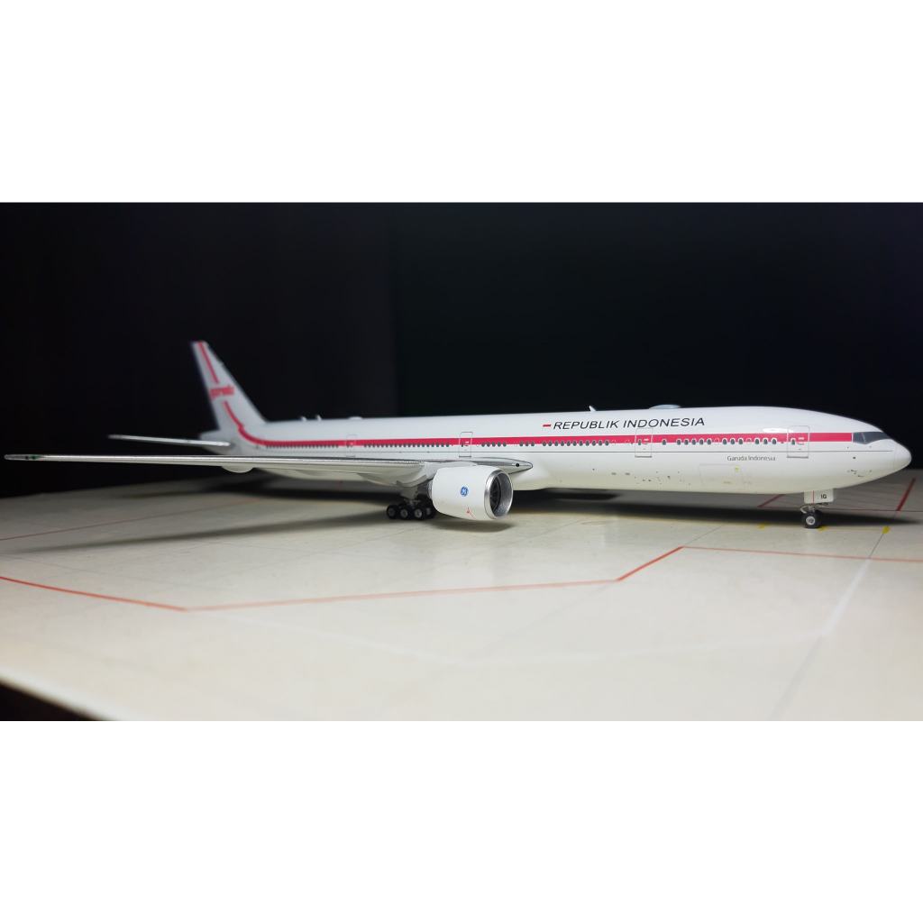 Diecast Pesawat Garuda Indonesia - Boeing 777-300(ER) registration PK-GIG with Republik Indonesia ti