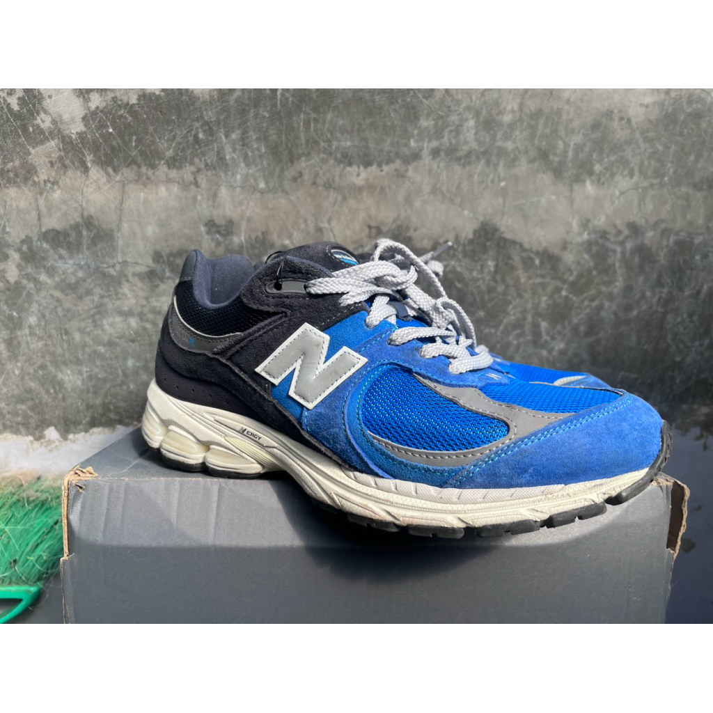 new balance 2002R