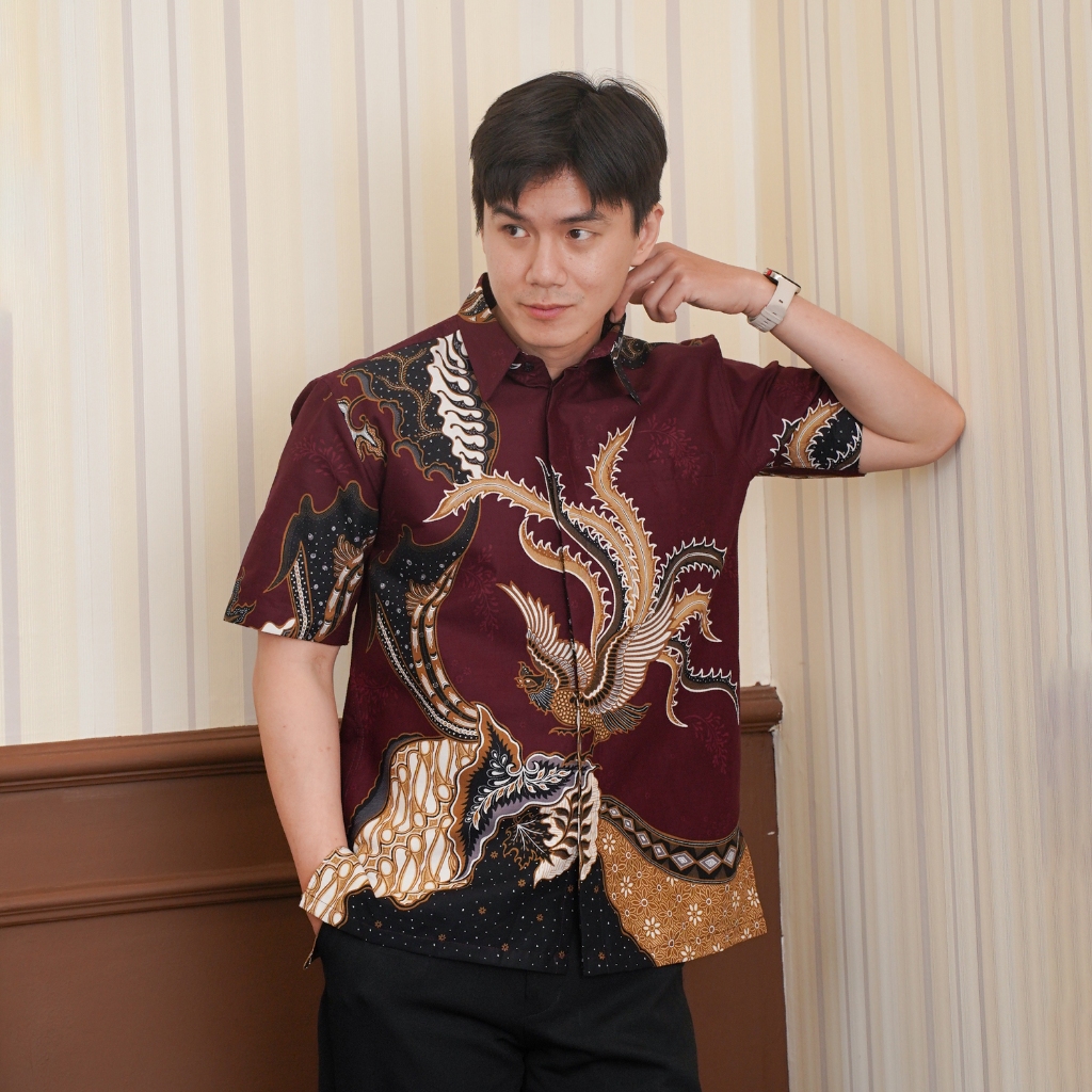 Enzy Batik Essential Kemeja Batik Pria Adinata Lengan Pendek - Burgundy