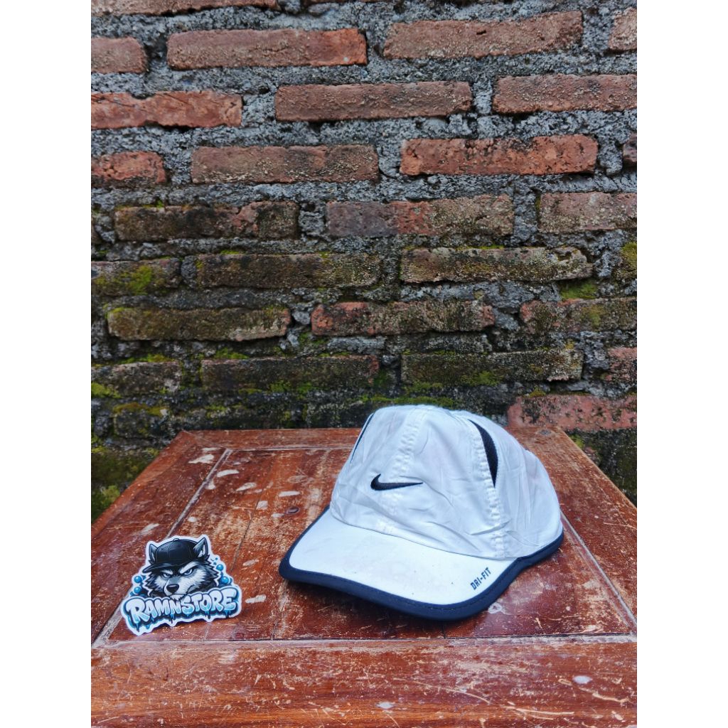 topi nike running toodler