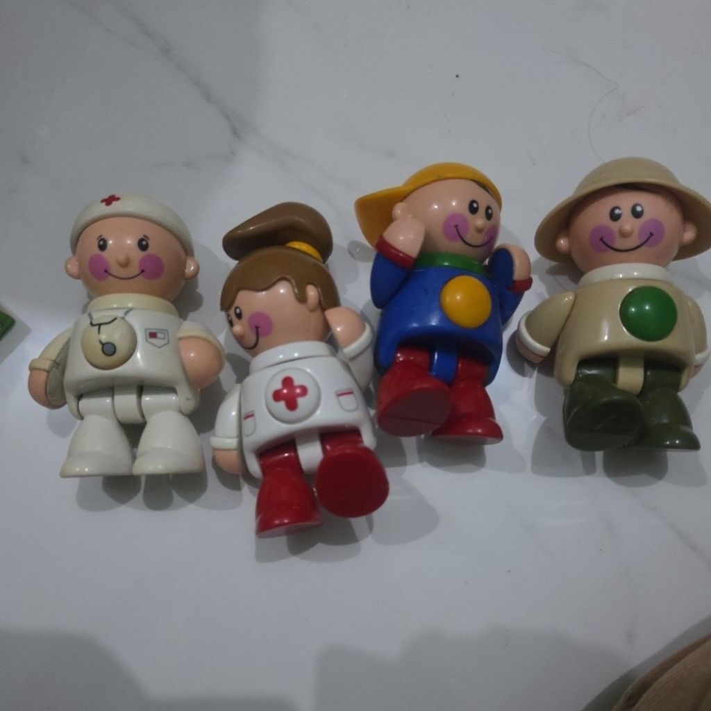 Tolo figure preloved