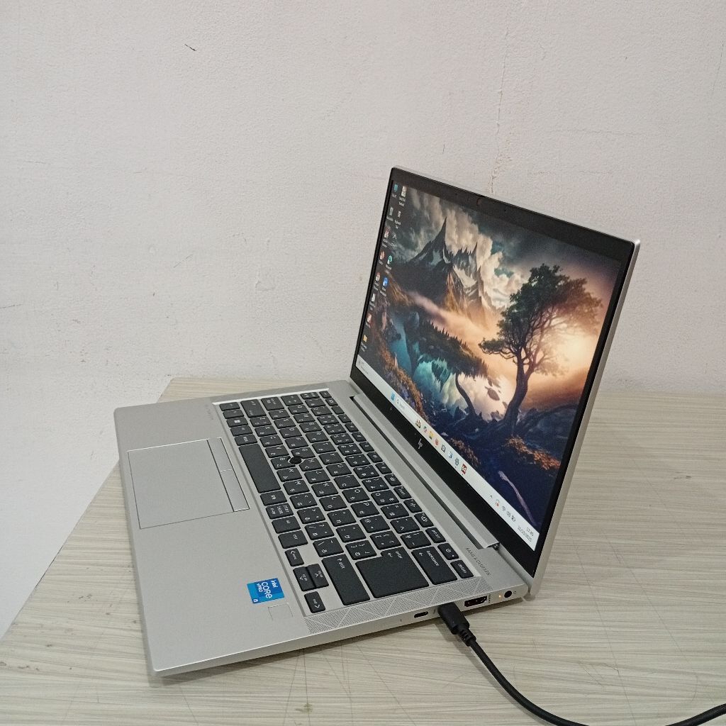 laptop bekas HP Elitebook 840 G8 RAM 8Gb ssd 256Gb i5 Gen11  istimewa screen 14.1inch murah no minus