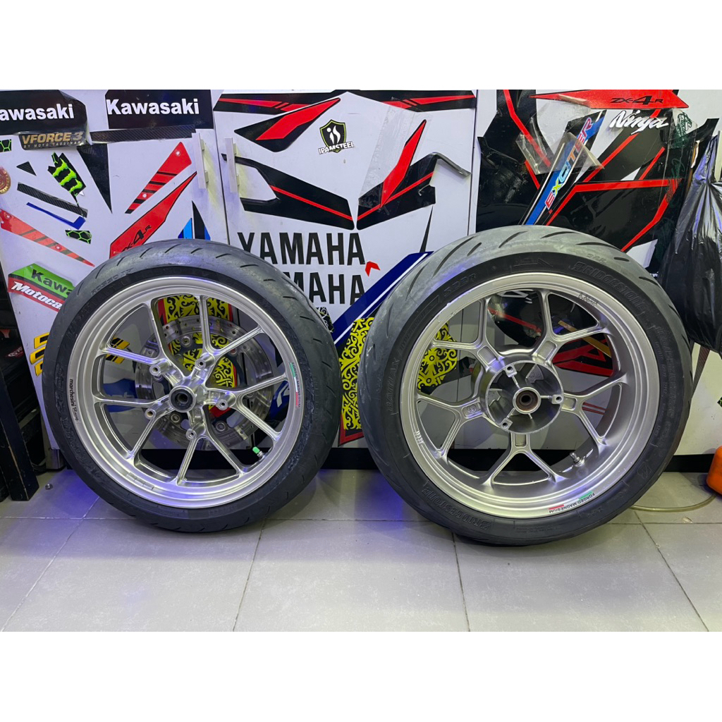 velg set double disc dan tapak lebar R25/mt25