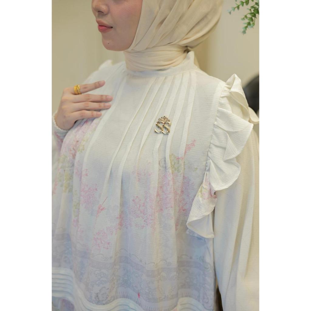 Shella Saukia Blouse Renda Putih PB