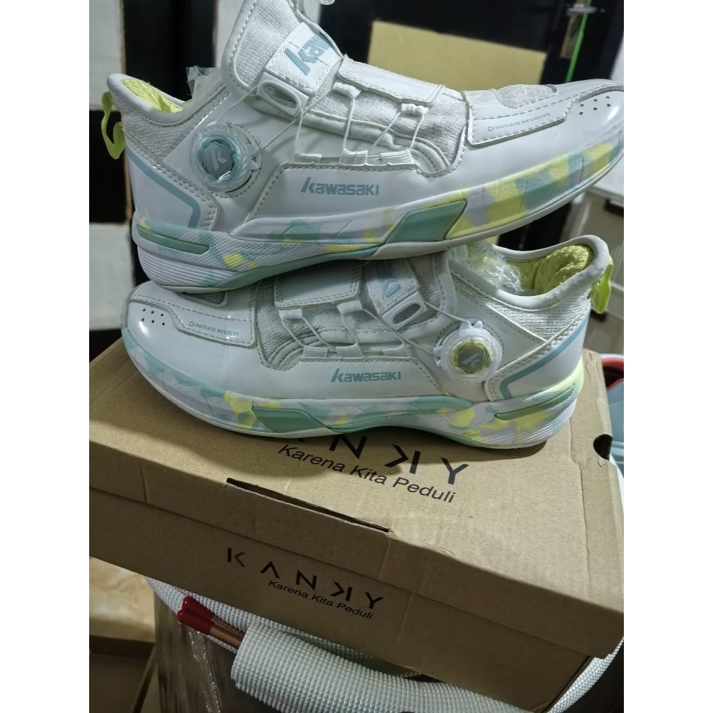 kondisi terbaik sepatu badminton kawasaki