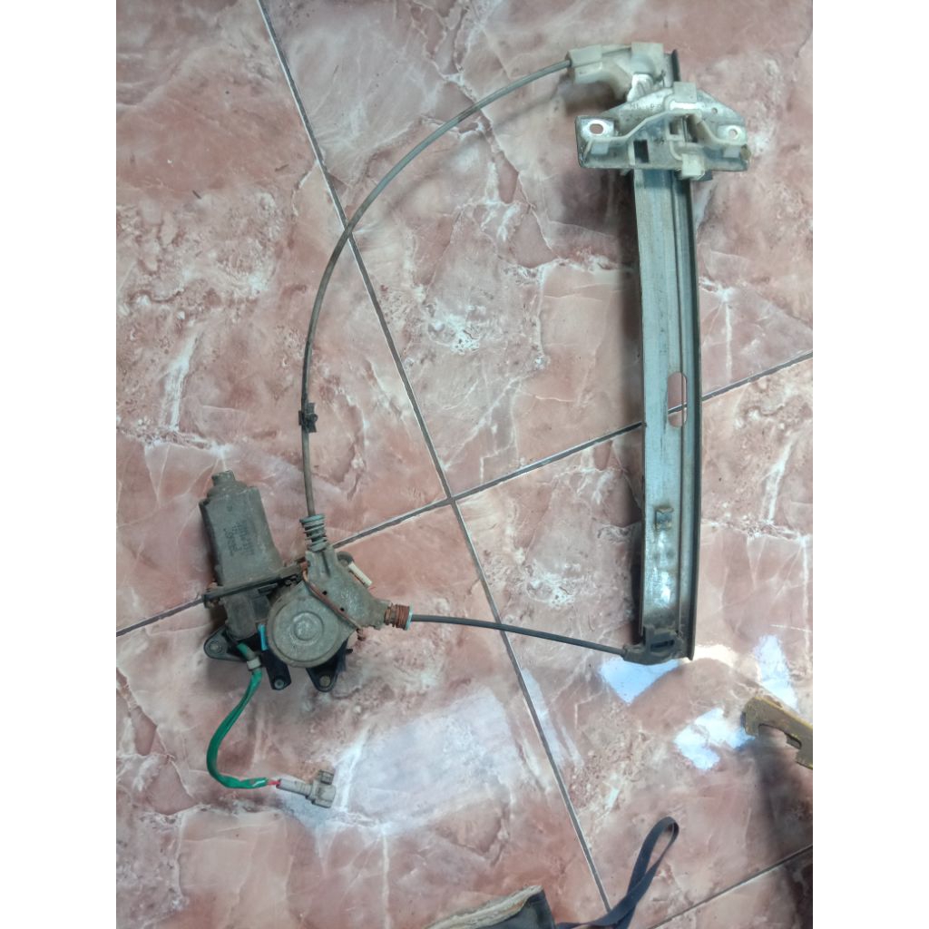 regulator kaca power window Suzuki Baleno 97 kiri belakang